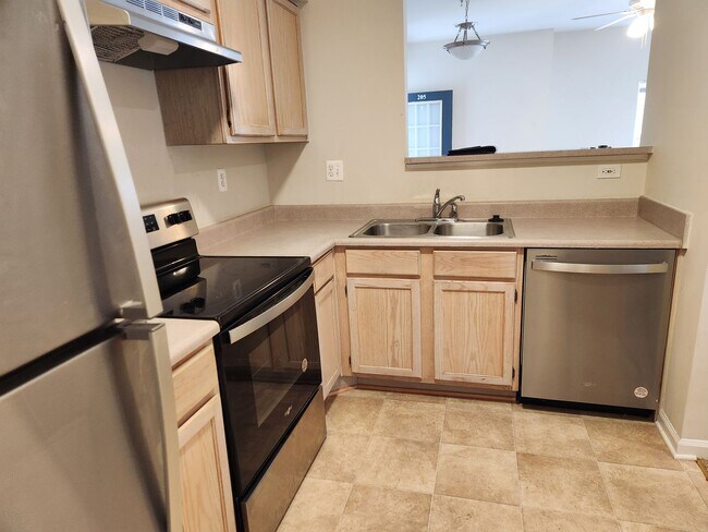 Foto del edificio - 2 BR, 2 Ba condo in the Carriage Hill subd...
