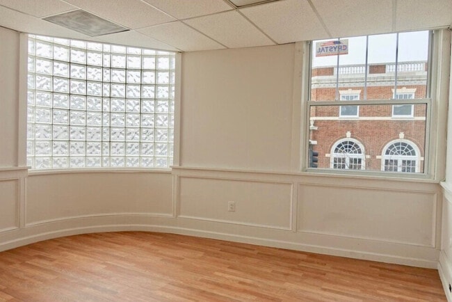 Building Photo - 353 High St