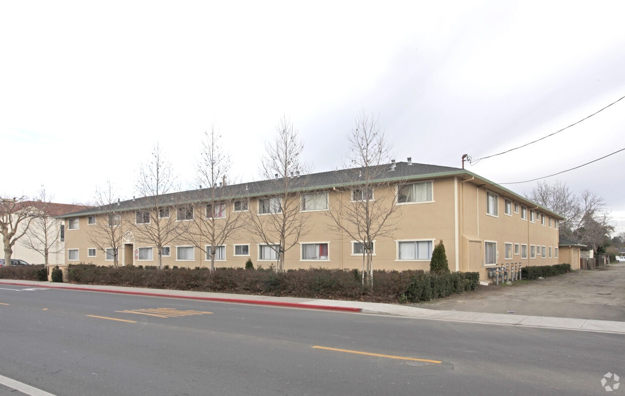 Building Photo - 384 Nash Rd