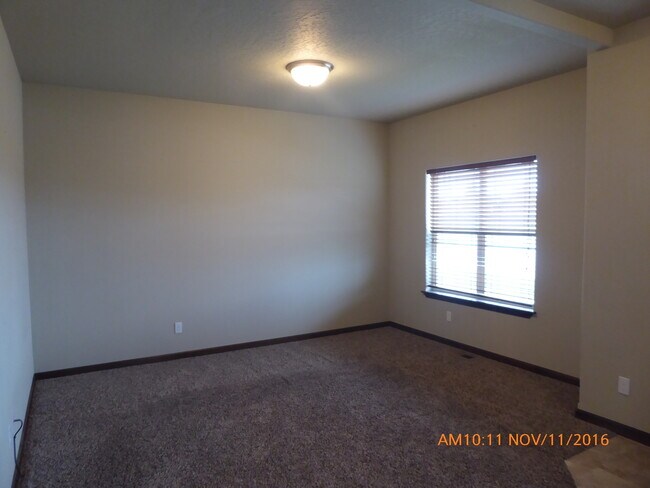 Building Photo - 3 Bed, 2.5 Bath in Post Falls, ID! Move-in...