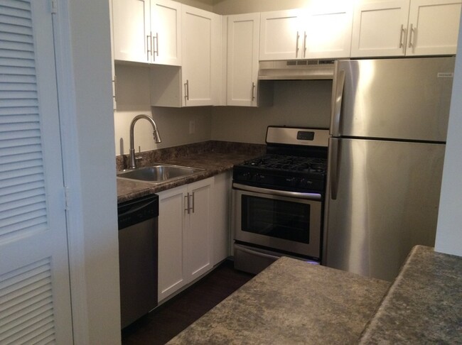 Building Photo - 565 Langhorn St SW