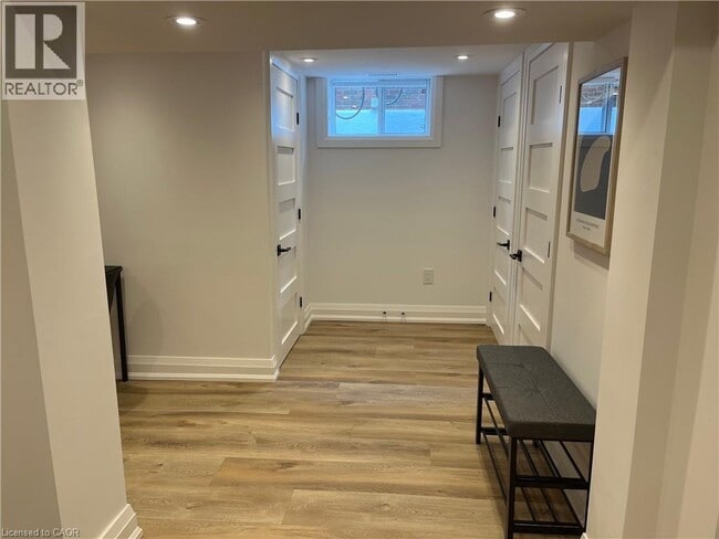 Building Photo - 179 Paradise Rd N