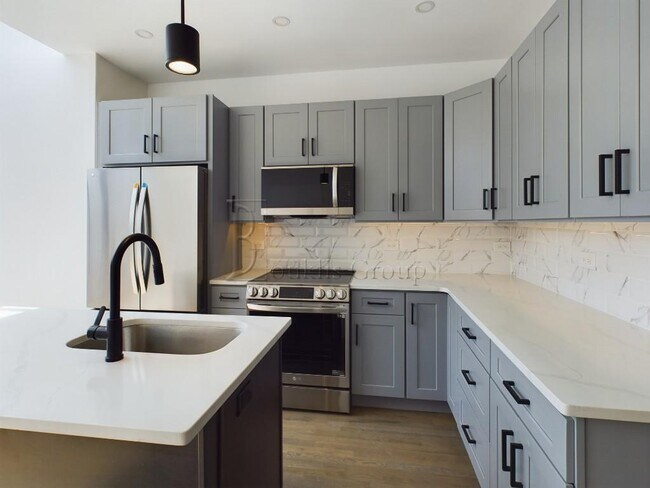 Building Photo - BRAND NEW___LAUNDRY IN UNIT___NEAR DITMARS...