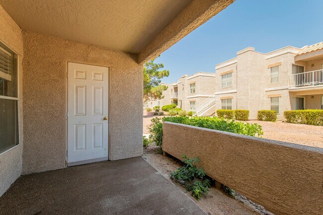 Building Photo - CUTE AND COZY 1 BEDROOM DOWNSTAIRS UNIT*IN...