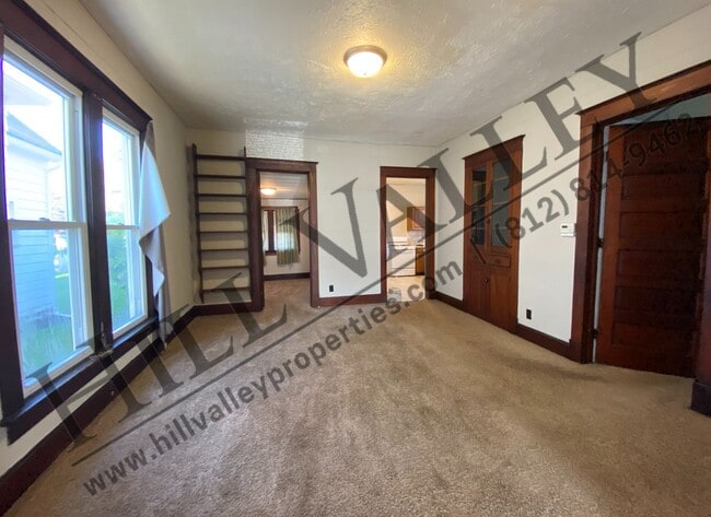 Building Photo - Three Bedroom Home