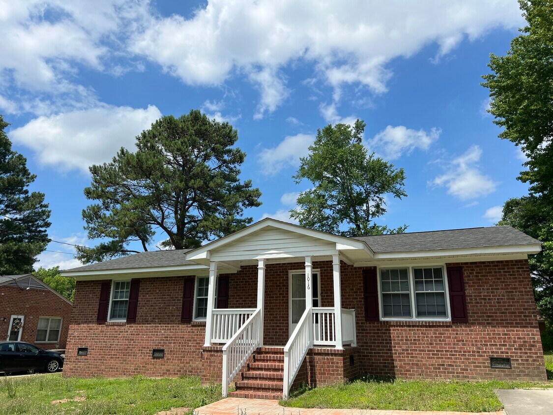 Foto principal - 1016 Hazelwood Dr