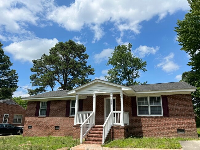 Building Photo - 1016 Hazelwood Dr