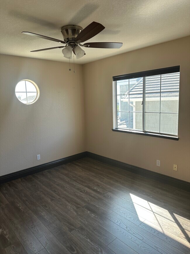 Foto del edificio - 6305 Golden Gate Dr