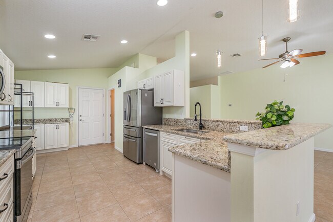 Foto del edificio - 1322 Dittmer Cir SE