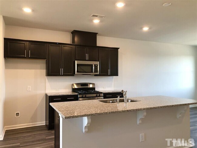 Foto del edificio - 6606 Perry Creek Rd