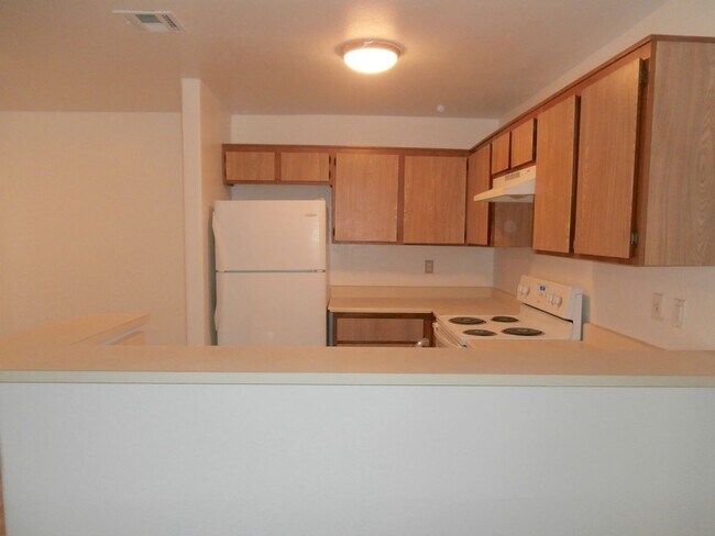 Foto del edificio - Pleasant 2 Bedroom 2 Bathroom Condo in Gated Community!