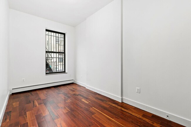 Building Photo - 205 E 115th St