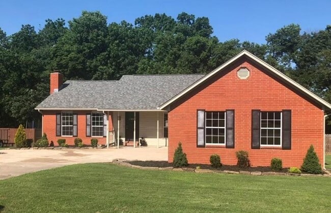 Building Photo - 215 Bluff Dr