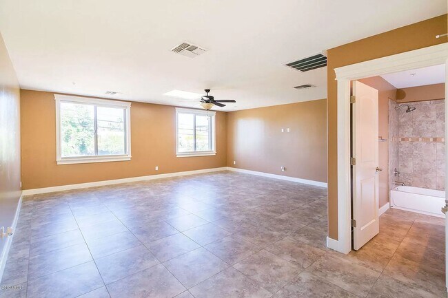 Foto del edificio - 3 Bed | 3.5 Bath - Biltmore Luxury Townhomes