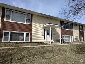 Building Photo - 406 7th Ave W