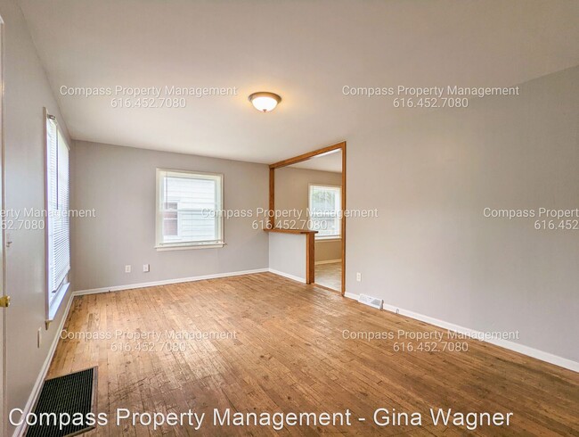 Foto del edificio - 3 br, 1 bath House - 205 Elwell St Southwest