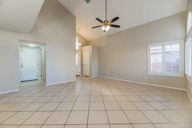 Building Photo - 52 Quiet Desert Ln