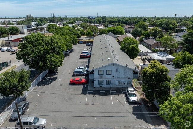 Alt Image - 1616 E Market St