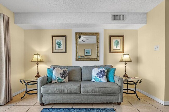 Foto del edificio - 561 E Beach Blvd
