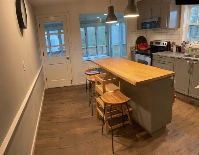 Building Photo - 110 Clearwater Rd