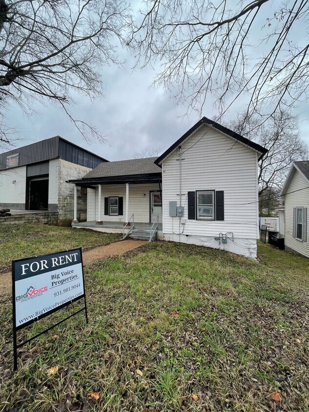 Primary Photo - 3 Bedroom, 1 Bath House in Columbia!