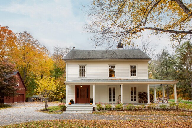 Building Photo - 256 Linden Ave