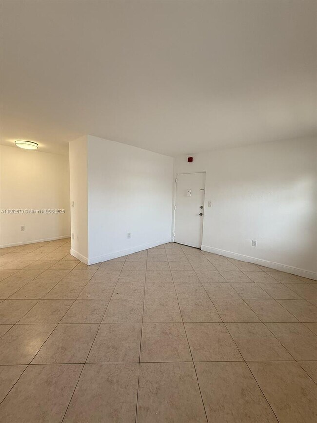 Foto del edificio - 5165 W Flagler St
