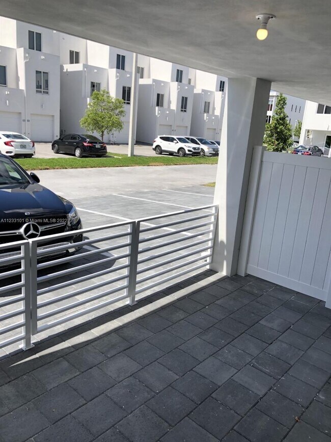 Foto del edificio - 10290 NW 64th Terrace