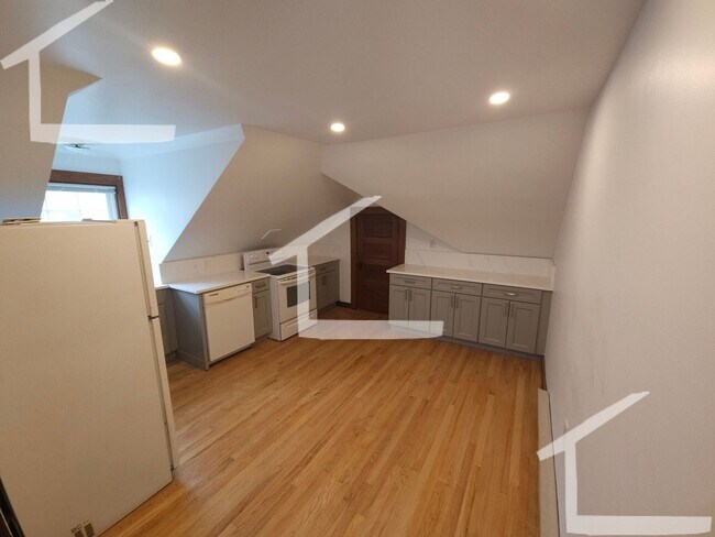 Building Photo - 24 Greenough St