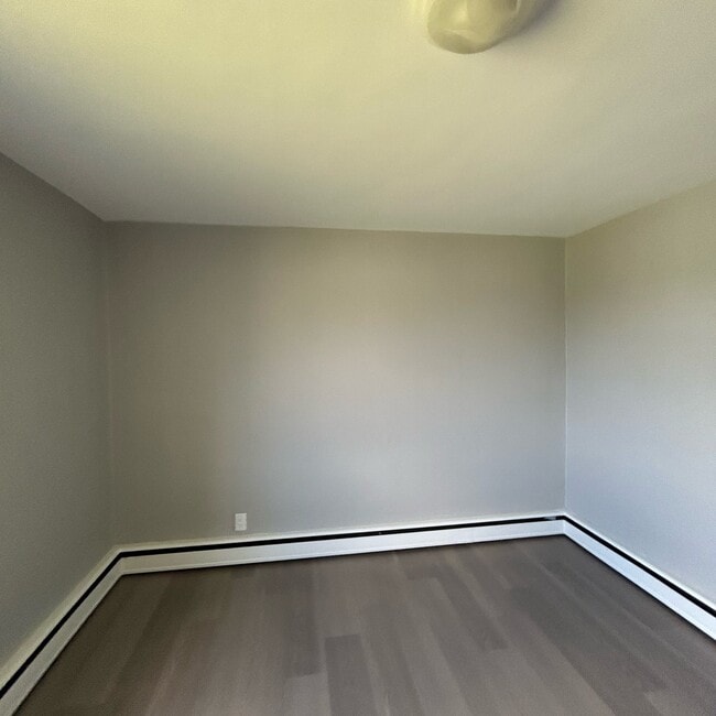 Building Photo - 441 Covert St
