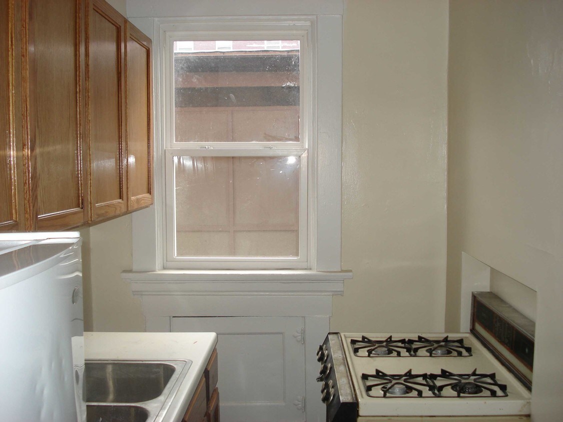 Foto principal - 208 W 6th St