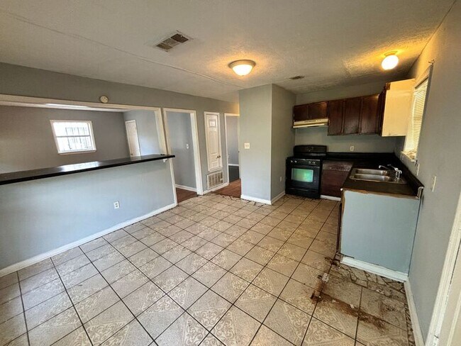 Building Photo - 6709 Lake Glen Dr