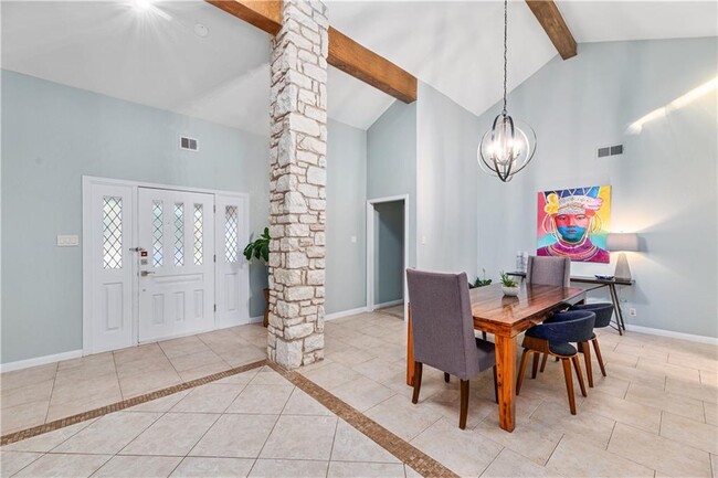 Building Photo - 10231 Pinehurst Dr