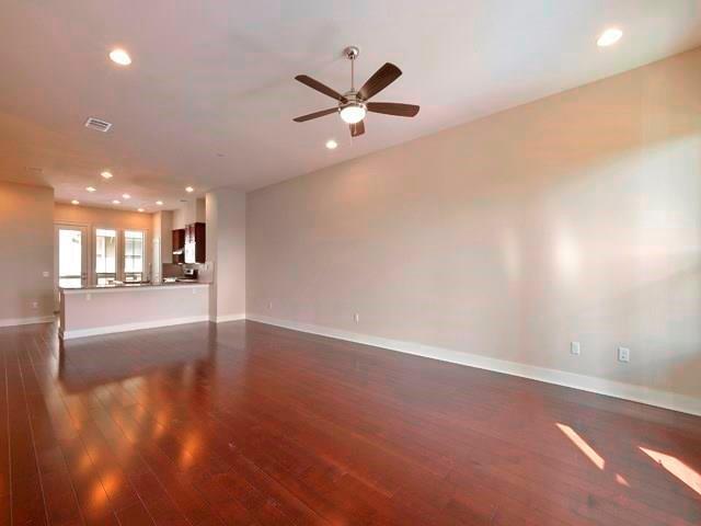 Foto del edificio - 2520 Bluebonnet Ln