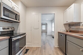 Building Photo - 923 E Loren St