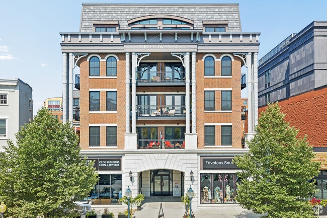 Building Photo - BROADWAY 385