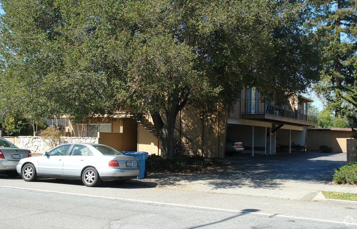 Building Photo - 760 S California Ave