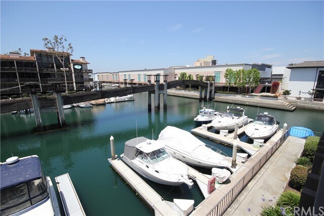 Building Photo - 8227 Marina Pacifica Dr N