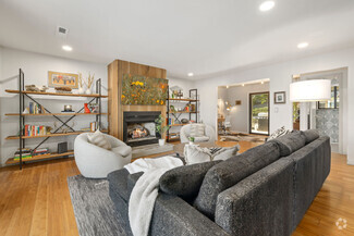 Building Photo - 2119 Loren Cir