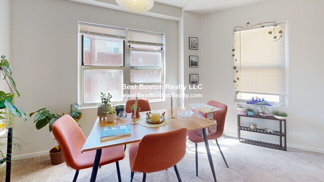 Building Photo - 175 Beacon St