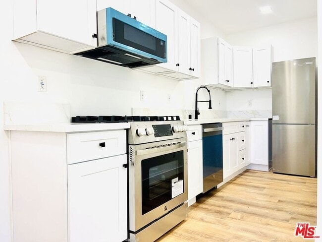 Foto del edificio - 938 W Glenoaks Blvd