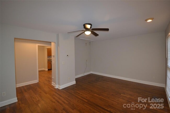 Foto del edificio - 9024 McElroy Rd