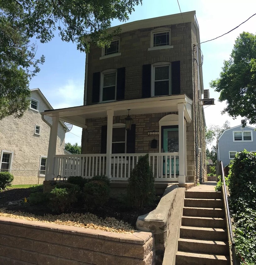 Primary Photo - 231 E 6th Ave