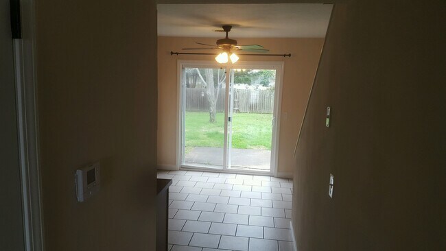 Foto del edificio - 407 Meadow Dr