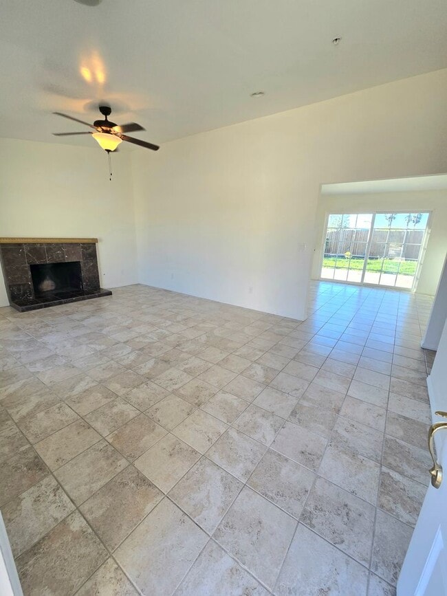 Foto del edificio - 14494 Cambridge St