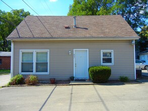 Building Photo - 807 W University Ave