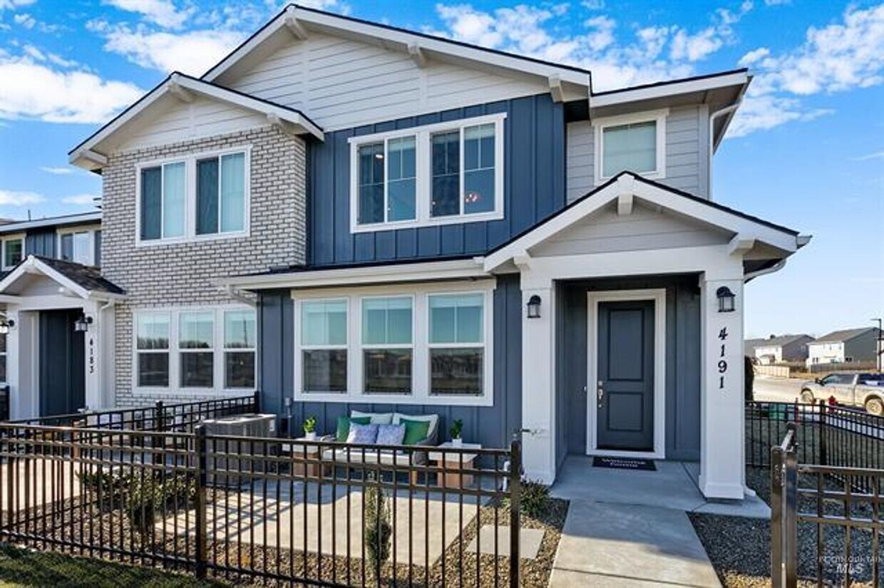 Foto del edificio - Brand New Home in Desirable Eagle