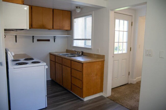 Building Photo - Cozy Three Bedroom Home in West Salem