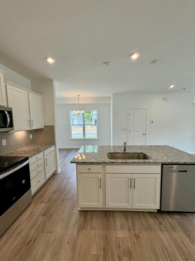Foto del edificio - Brand New Townhome in Pringle Town
