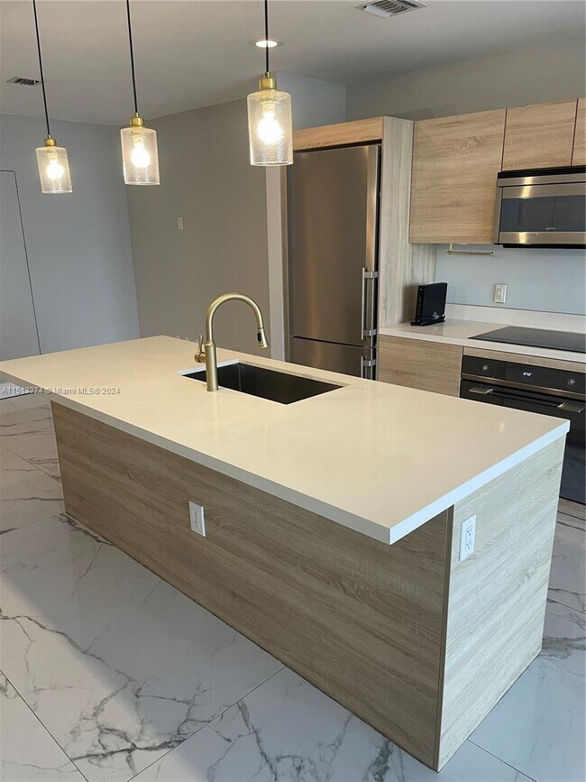 Foto del edificio - 16385 Biscayne Blvd